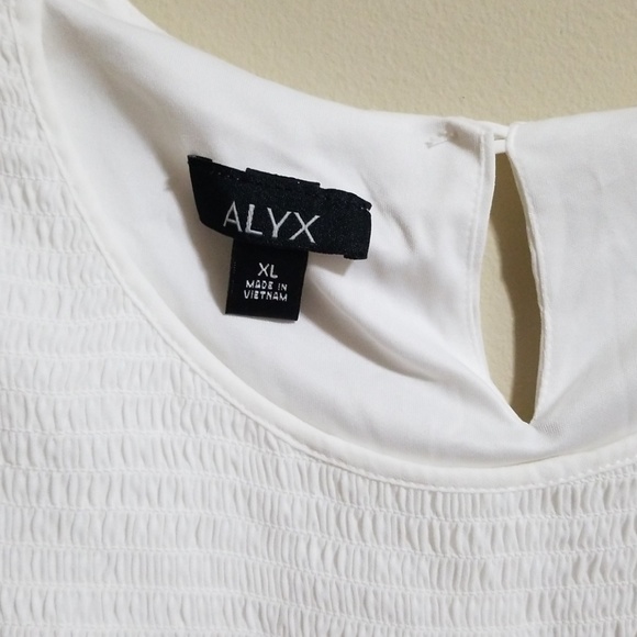 White top - Picture 4 of 4